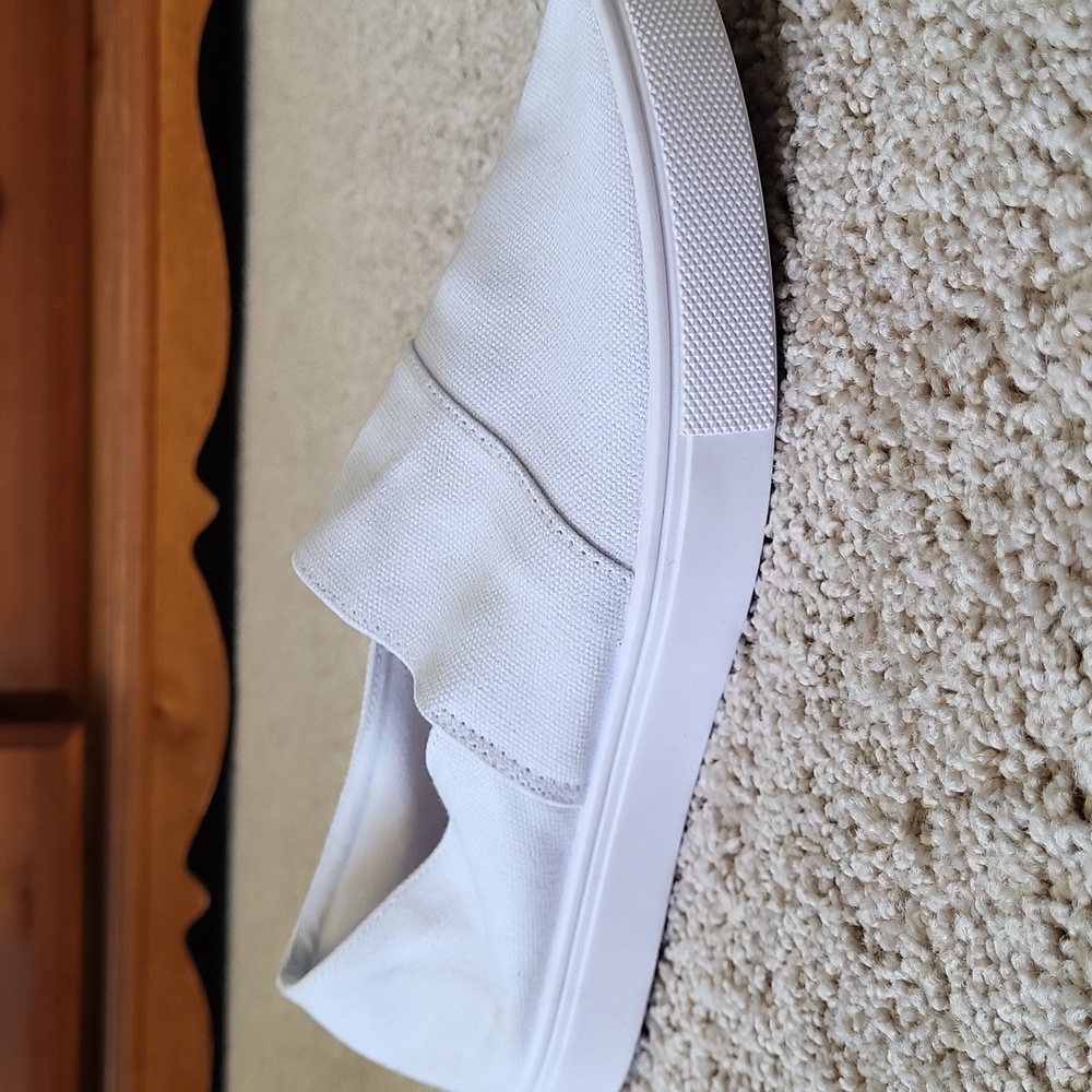 White canvas shoes - brand new - Picture 7 of 8